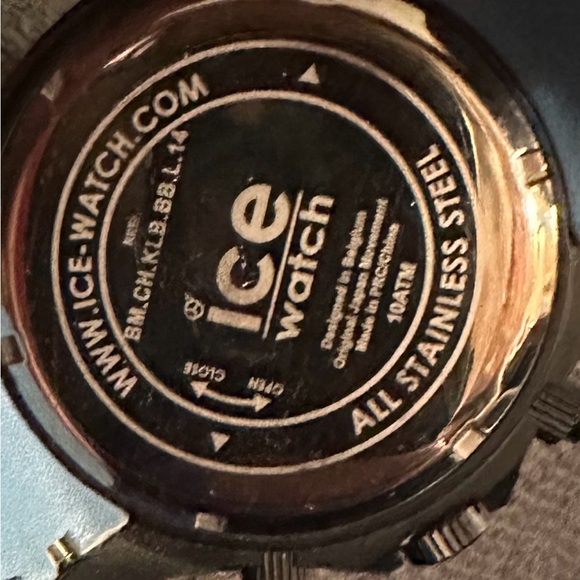 BMW WATCH , barely used, excellent condition.. - Picture 3 of 6